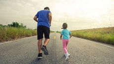 Ajak Anak Olahraga Sejak Dini, Ini Manfaatnya (Thanatip S./Shutterstock)
