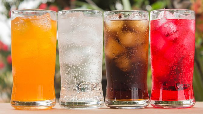 5 Fakta dan Mitos Minuman Bersoda, Apa Saja?
