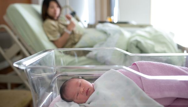 Bayi Lebih Baik Tidur Di Ruangan Terang Atau Gelap Info Sehat Klikdokter Com