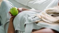 Ilustrasi manfaat apel untuk ibu hamil