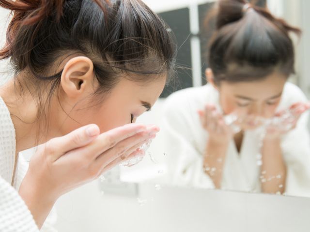 Perlukah Bersihkan Wajah dengan Metode Double Cleansing?