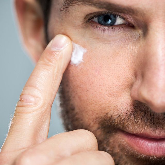 8 Tips Perawatan Wajah Pria yang Patut Dicoba