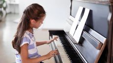 Ini Alasannya Mengapa Anak Perlu Les Piano (Africa-Studio/Shutterstock)