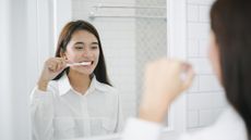 Bisakah Gigi Kembali Putih Hanya dengan Menyikat Gigi?