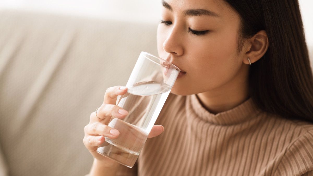 10 Manfaat Minum Air Putih yang Tak Anda Sangka