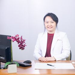 dr. Nila Puspasari Kunta Adjie, M. Biomed, Sp. KK