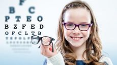 Pentingkah Anak Memakai Kacamata untuk Rabun Jauh?